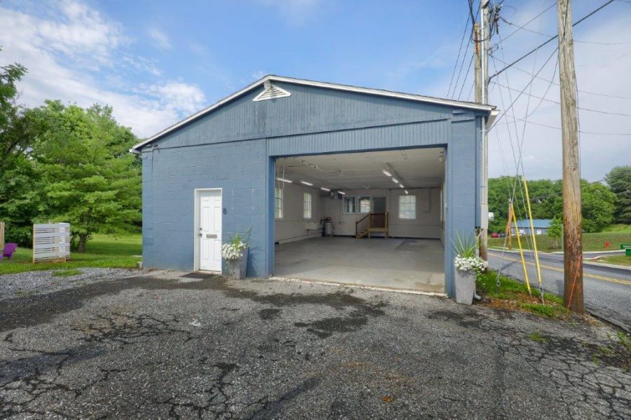 Contractor Warehouse with Drive-In Door + Small Office – Located in Lititz!
